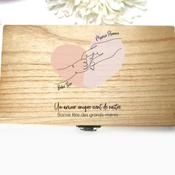 Coffret gravé de chocolats Monbana - Première Fête des Grands-mères|Cadeaux.com New