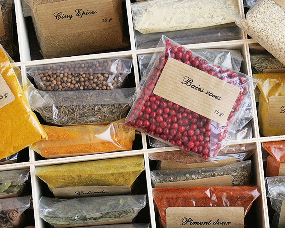 Grand coffret d'épices gravé Festival du barbecue - 36 épices du monde|Cadeaux.com New