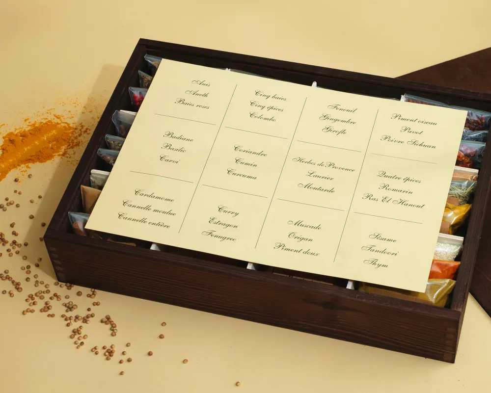 Grand coffret d'épices gravé Festival du barbecue - 36 épices du monde|Cadeaux.com New