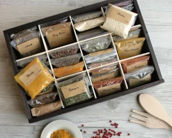 Grand coffret d'épices gravé Festival du barbecue - 36 épices du monde|Cadeaux.com New