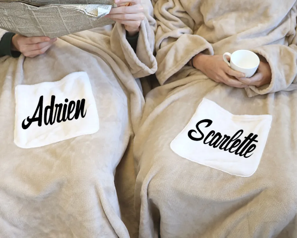 Plaid à manches personnalisé pour deux personnes - Prénoms|Cadeaux.com Best