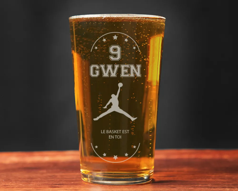Verre à bière personnalisé prénom - Basket|Cadeaux.com Best