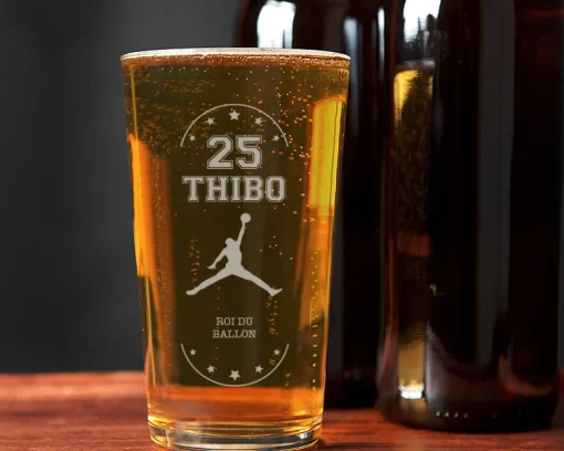 Verre à bière personnalisé prénom - Basket|Cadeaux.com Best