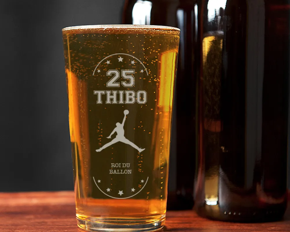 Verre à bière personnalisé prénom - Basket|Cadeaux.com Best